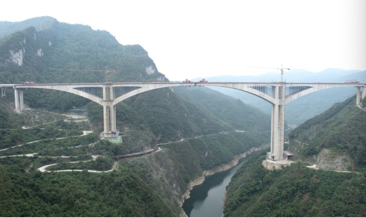 贵州桥梁再创“世界第一” 贵州甘溪特大桥顺利合龙