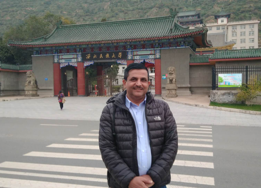 चिनियाँ विश्वविद्यालयमा सँस्कृत पढाउँदै नेपाली गुरू