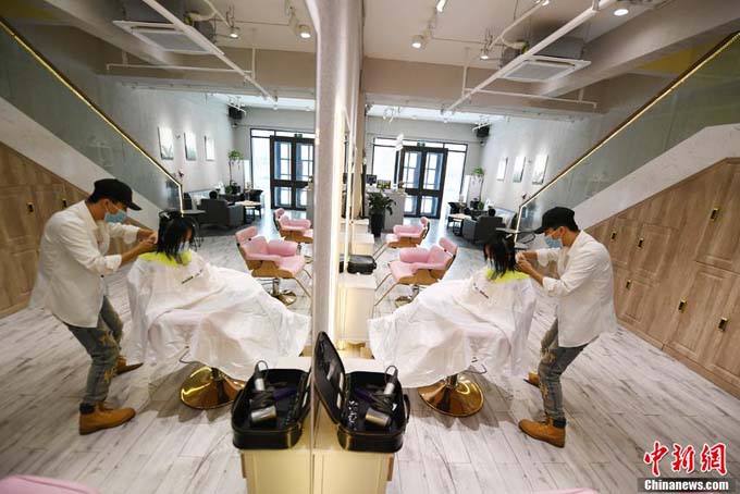 महामारीको अवस्थामा कपाल काट्ने पसल