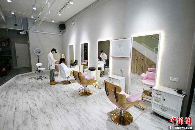 महामारीको अवस्थामा कपाल काट्ने पसल