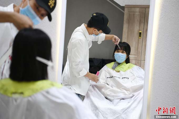 महामारीको अवस्थामा कपाल काट्ने पसल