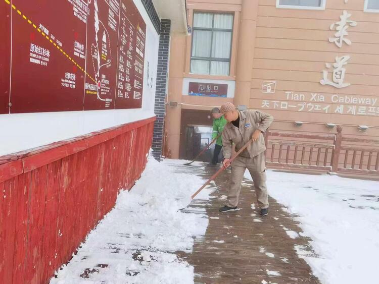 【中首 陕西 】太白山再迎秋雪 秋景雪景竞相斗艳