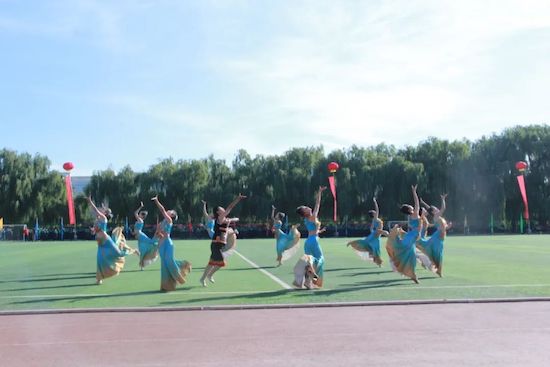 准格尔旗第一中学举办第39届国庆田径活动会