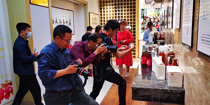 网络名人走进榆林府谷开展省情考察活动_fororder_47461147265029941