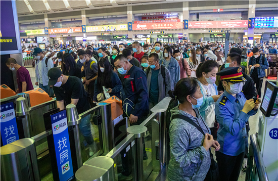 沈鐵：“十一”黃金周鐵路運輸啟動 預計發送旅客400萬人_fororder_鐵路3