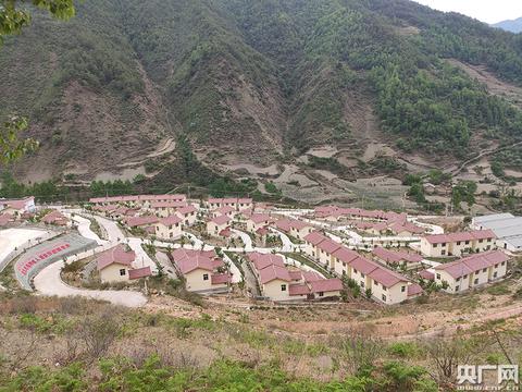 पुन: स्थानान्तरण र बाटोको निर्माणबाट स छ्वान प्रान्तीय सी द जिल्लाका गाउँलेको नयाँ जीवन