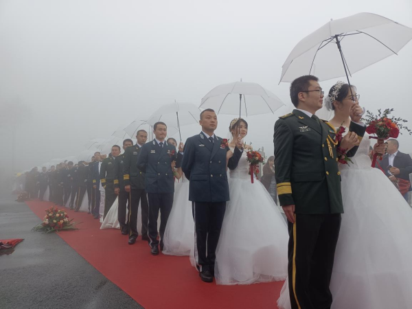 【原創】“愛在重慶·情定白馬山”駐渝部隊暨邊防官兵集體婚禮在武隆舉行_fororder_圖片5(1)