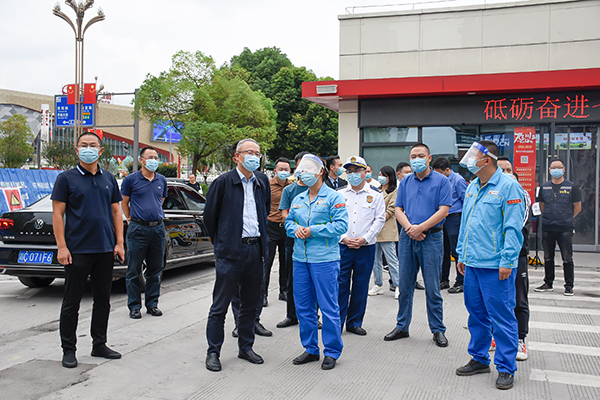 自贡高新区开展安全生产及疫情防控督导检查 筑牢全区安全防范屏障_fororder_4督导检查现场（摄影-赵丽）