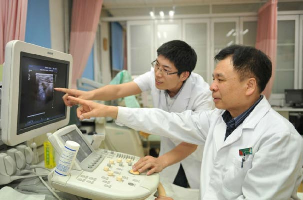 【中国梦实践者】b超"神探"40年坚守一线 挽救2000余名患儿的生命