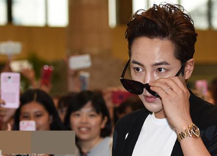 张根硕深圳演唱会 胖了的张根硕还能跳的起来吗？