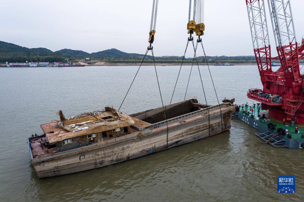 长江干线碍航历史沉船应急抢险打捞工作首次实施