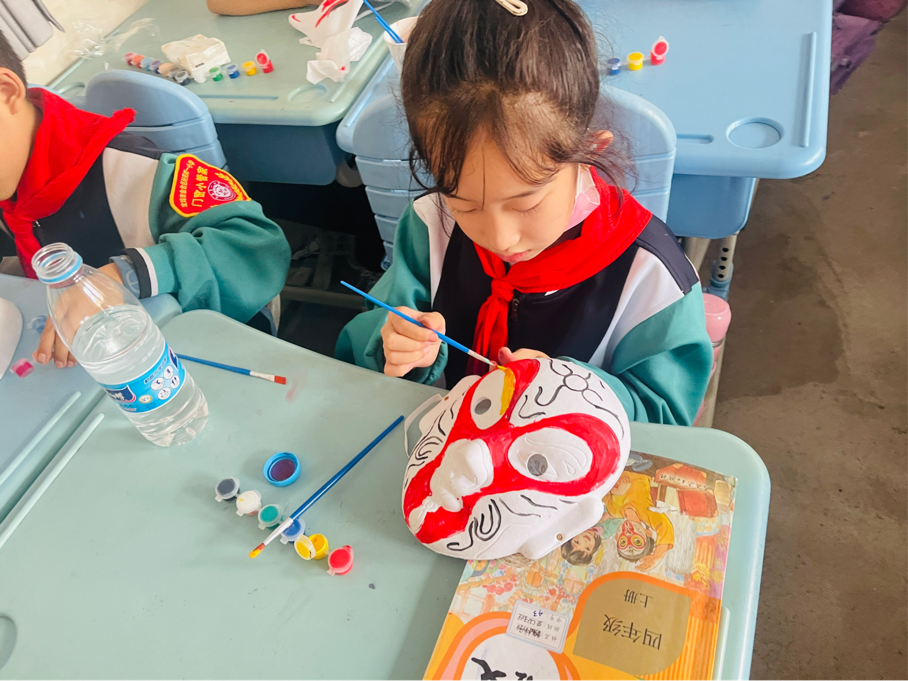 宝鸡轩苑第一小学：巧手传承脸谱文化 童心向党喜迎国庆_fororder_2