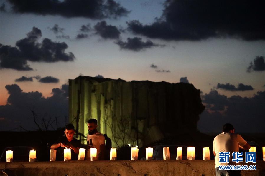 लेबनानका नागरिकद्वारा बेरूत बन्दरगाहको विस्फोटनमा परी मृत्यु र घाइते भएकाहरूका लागि प्रार्थना