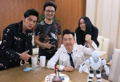 逼酒林志玲、炮轰章子怡，但那英仍是个好导师