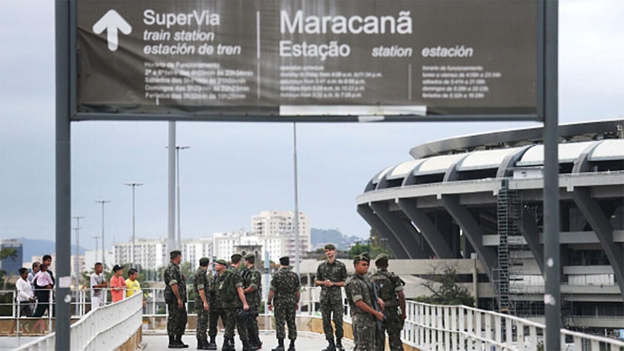 里约奥运主会场现可疑工具箱 警方派机器人引爆