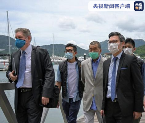 黎智英今日繼續被香港警方押往西貢遊艇會蒐證調查