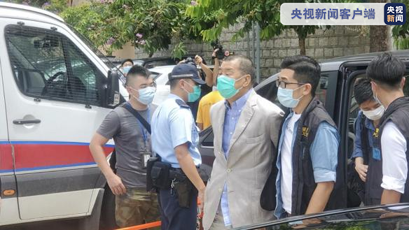 黎智英今日繼續被香港警方押往西貢遊艇會蒐證調查