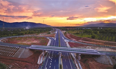 中企承建的金港高速通車試運營 柬埔寨進入“高速公路時代”（共建“一帶一路”）