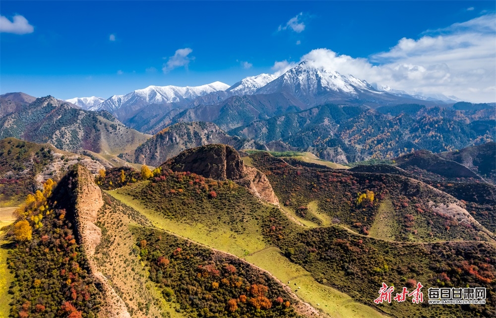 祁連山：漫山秋色猶未盡 白雪粧扮多妖嬈_fororder_8