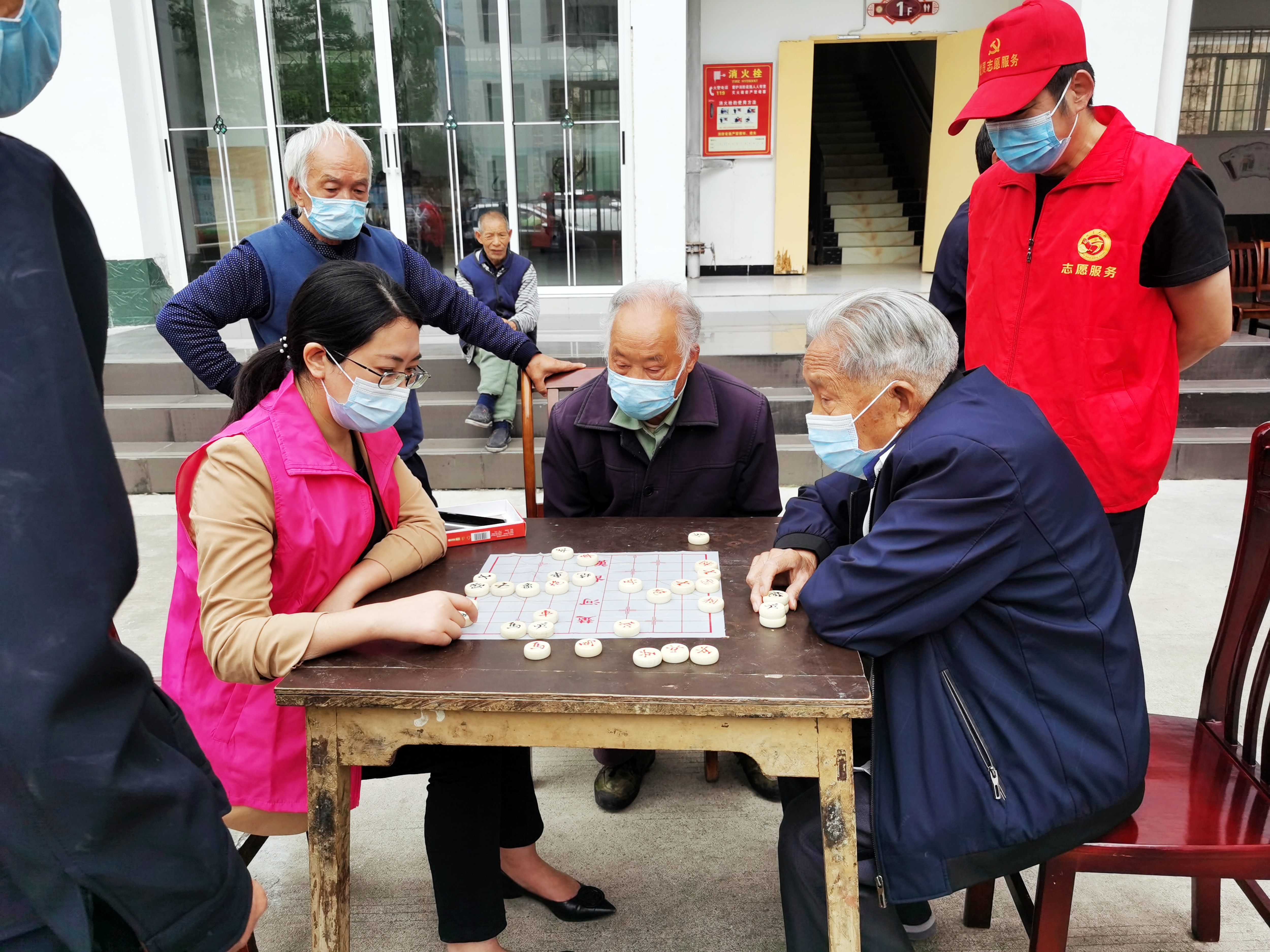 广元朝天区：九九重阳节 浓浓敬老情_fororder_下棋