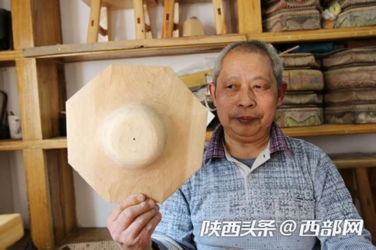 （转载）老木匠新岗位：带着老伴作坊小镇展示木工技艺