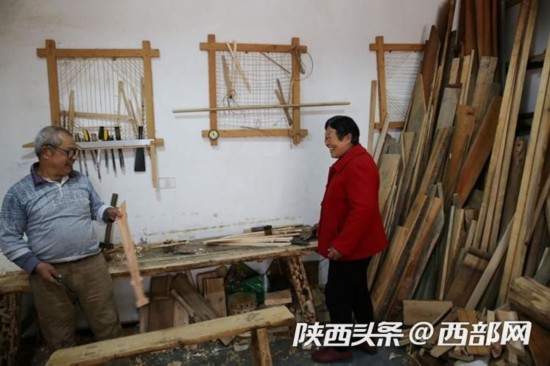 （转载）老木匠新岗位：带着老伴作坊小镇展示木工技艺