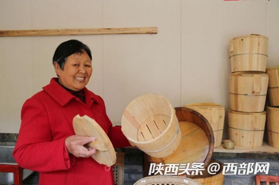（转载）老木匠新岗位：带着老伴作坊小镇展示木工技艺
