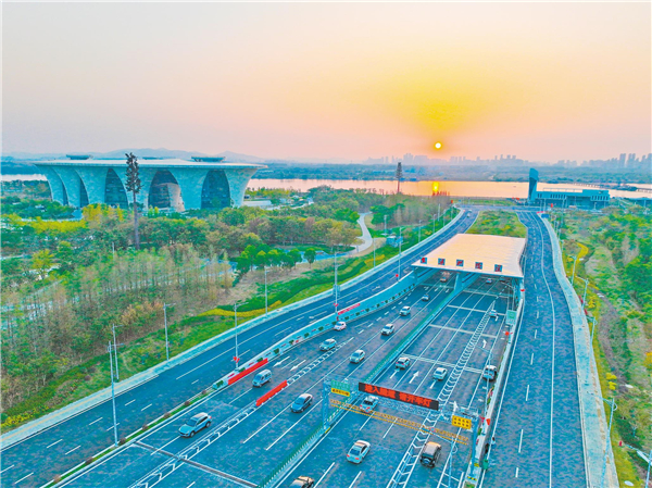 千里汉江首条公路隧道——襄阳鱼梁洲隧道通车_fororder_01