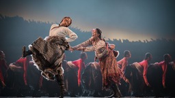 北京舞蹈學院原創舞劇《唱支山歌給黨聽》在國家大劇院上演