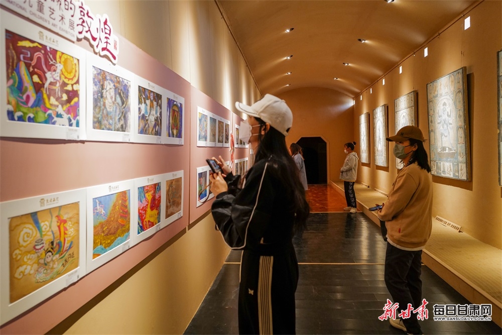 【酒泉】“不可思议的敦煌”国际儿童艺术展在敦煌举办_fororder_2