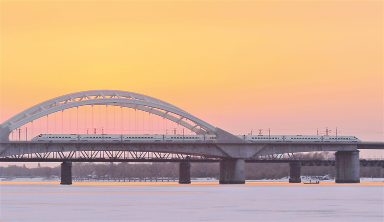 黑龙江：高寒高铁构筑“一小时、两小时”交通圈