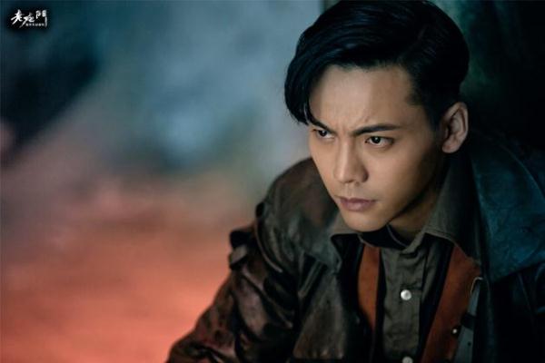 《老九门》陈伟霆自残求生 张艺兴陷心魔