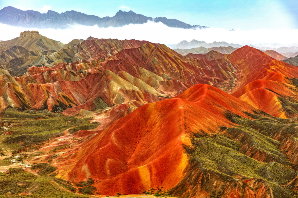 甘肃张掖：雨后丹霞更艳丽