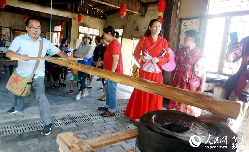 湖北丹江口：农耕民俗文化馆开园 游客市民重拾乡愁