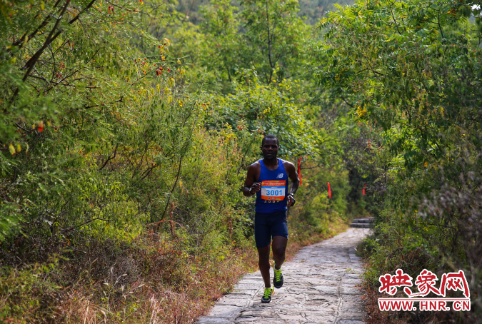 【焦點圖-大圖】【移動端-輪播圖】雲臺山九九國際登山挑戰賽吸引全球眾多高手