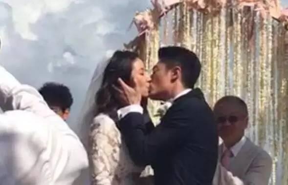 明星婚礼上的kiss，你被哪一对甜炸了？_娱乐_腾讯网