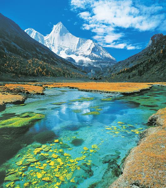 （转载）27年前 摄影家吕玲珑用镜头“发现”稻城亚丁旷世之美