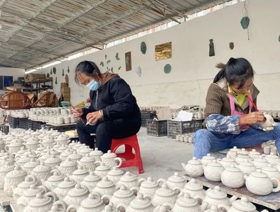 （供稿）贵州平塘：牙舟陶产业再迎发展新机_fororder_微信图片_20221012143211