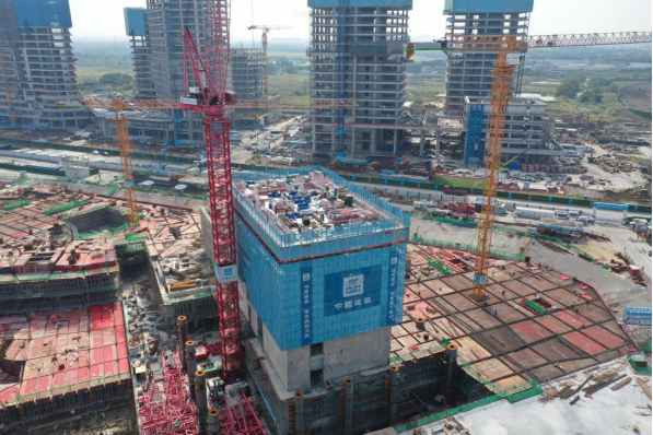 大国重器!中建三局第四代轻量化顶模 “空中造楼机”安装完成