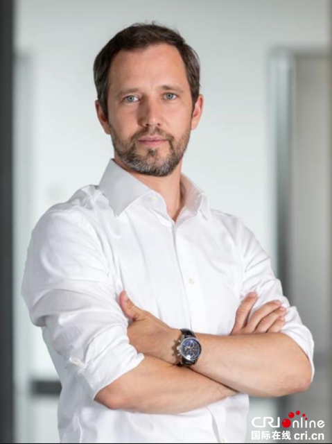 汽车频道【焦点轮播图】前瞻布局城市空中出行领域 吉利控股集团与戴姆勒集团共同投资Volocopter