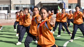 内蒙古首个体育教育训练“示范校园”在内蒙古大学附属小学揭牌