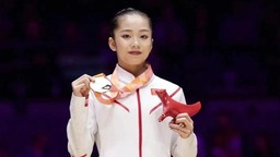 体操世锦赛蝉联高低杠金牌 韦筱圆：追求极限 享受比赛