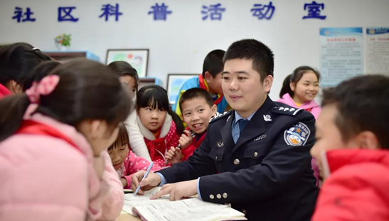 【原创】重庆南岸警方解码新时代“枫桥经验”_fororder_微信图片_20221013164156