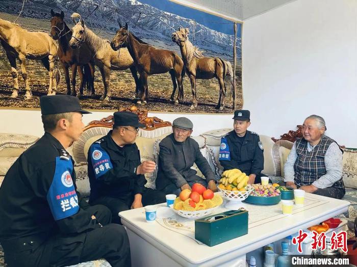 “生命禁区”里的警察：既是国家“守边人” 亦是农家“牧羊人”