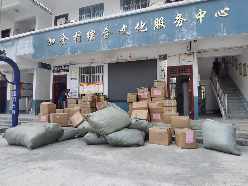 圖片默認標題_fororder_江蘇省張家港市高新區向加全村捐贈總價值70余萬元的過冬物資