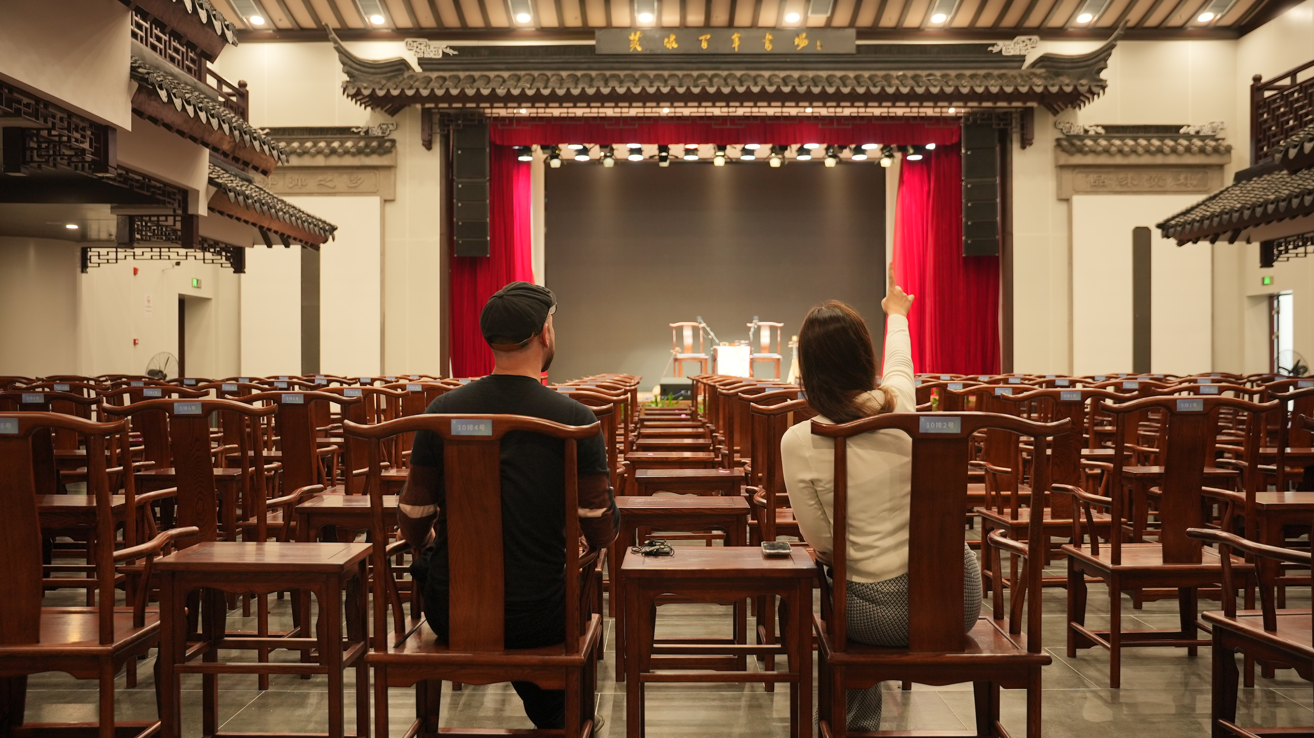 外国人眼里的这十年④｜苏州评弹视频博主：小家变舞台，非遗传承创新