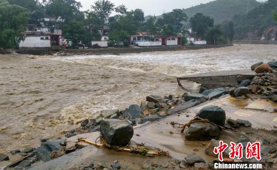 河北一景區未迎客遭水毀 投資商“拋財”搶險引關注