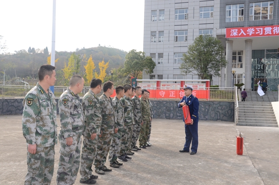 （供稿）贵阳修文消防走进武装部开展消防培训演练 筑牢安全基础_fororder_DSC_7263.JPG