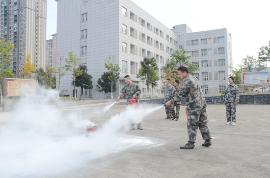 （供稿）贵阳修文消防走进县人民武装部开展消防培训演练_fororder_DSC_7327.JPG