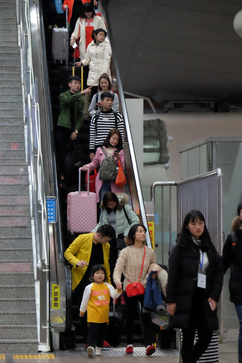 广州南站：春运回程客流高峰开始出现